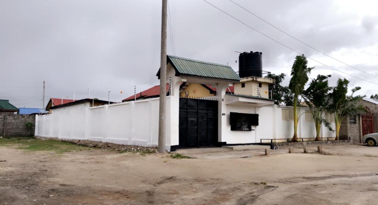 Jambo Hideaway Apartment Dar es Salaam Exterior photo